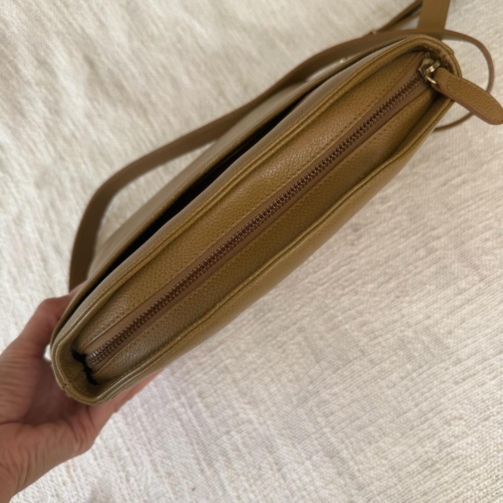 Vintage Coach Madison Regis Crossbody Bag | Light Tan Leather, Made in Italy - Picture 3 of 9